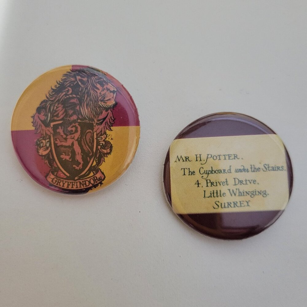 Set of 2 Harry Potter Button Pins, GUC Griffindor & Hogwarts Letter